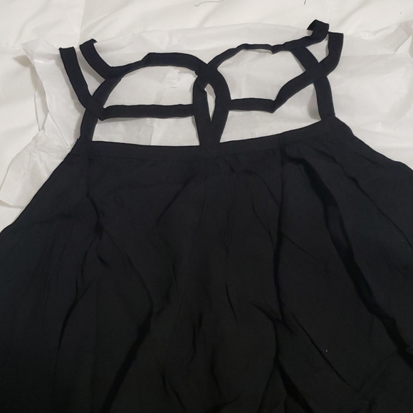 1 LEFT MED💥New boutique hollow out tank - Picture 5 of 5